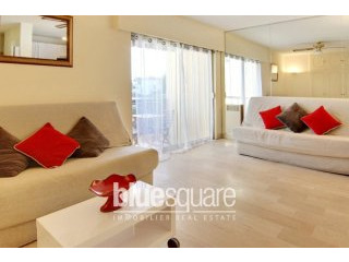 Top floor apartment in Antibes centre