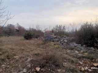 OTOK KRK,VRH-poljoprivredno zemljište -šuma