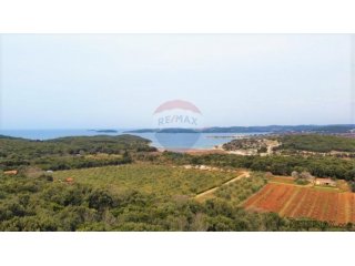 Rovinj,parcela sa otvorenim pogledom na more 4400m2