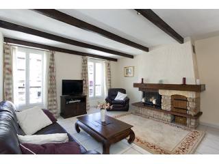 Spacious, bright and full of original..