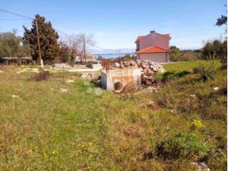 Zemljište s projektom i pravomoćnom građevinskom dozvolom