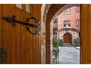 2 bedroom Commercial Property For Sale:..