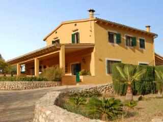 Well maintained country house near..