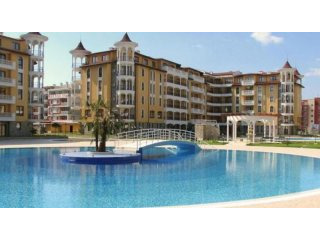 2 BED lovely top floor apartment, 300 m..