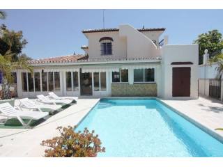 Villa - Perfect Location! Short or Long..
