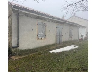 Kuća/starina sa prostranom okućnicom!
