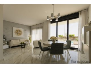 Spectacular top floor bungalow with 3 large bedrooms and 2..