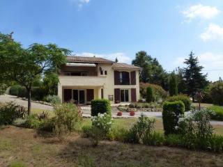 Superbe Villa Avec 2 Appartements..