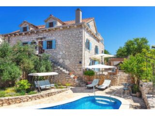 Predivna kamena vila- Milna, Brač