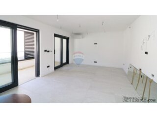 POREČ, centar- stan s garažom u novogradnji