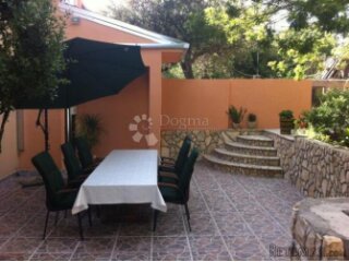 Apartmanska kuća 200 m od mora