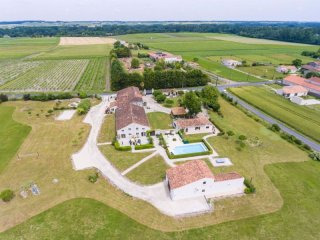 Charentaise Farmhouse With 5 Guesthouses