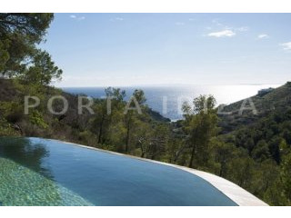 Wonderful villa with seaviews in Roca..