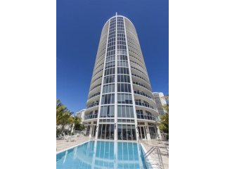 3 bedroom Flat For Sale: 4100 Island..