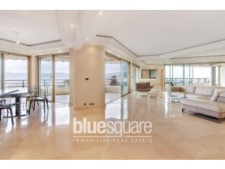 LUXURIOUS APARTMENT WITH PANORAMIC SEA..