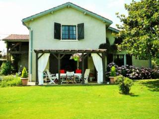 Spacious House With Privacy And Lovely..