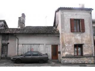 Cozy 2 Bedroom French House In..