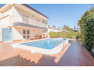5 Bedrooms - Villa - Alicante - For Sale