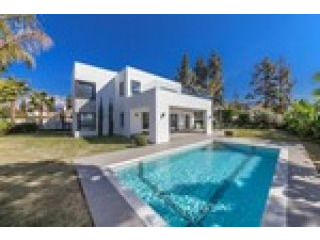 5 Bedrooms - Villa - Malaga - For Sale