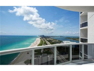 2 bedroom Flat For Sale: 15811 Collins..