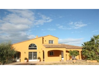 Stunning Villa With Lots Of Land..