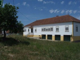 Manor house with 9 bedrooms near..