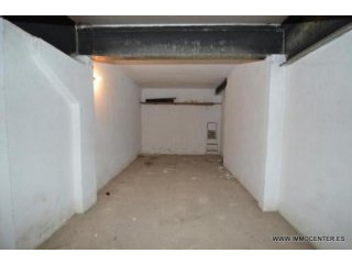 ROSES: Garage in the center of Rosas
