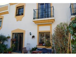 Town House - Modern 3 bedroom, 3..