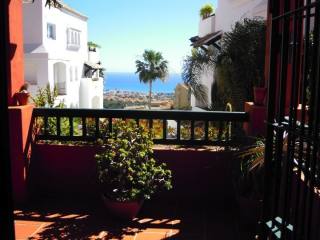 Apartment - Lovely elevated groundfloor..