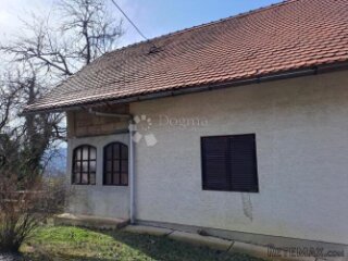 Povoljna viksa na vrhu brda