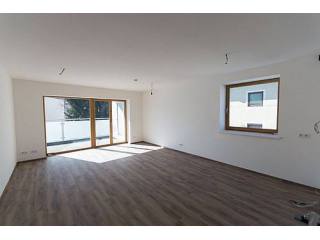 ** Pretty apartment ** 3 bedrooms **..