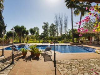 Amazing Country House With Well-Kept..
