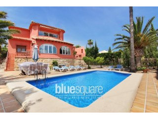 4-Bedroom villa within walking distance..