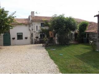 3 Bedroom House with Lovely Pool