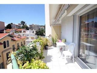 Superb studio with terrace - 50 meters..