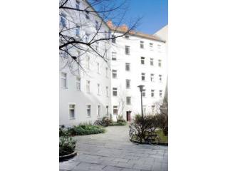 Attractive Altbau Apartment in Good..