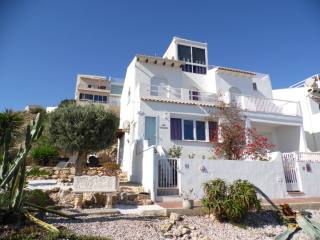 3 Bed 2 Bath corner house with stunning..