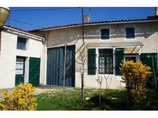 Lots of potential! Country property to..
