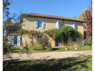Pretty Gascon farmhouse with gite & 1..