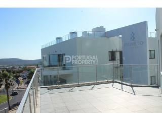 Apartment with large terraces & central..