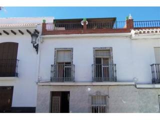 Town House - Beautiful & spacious 3..