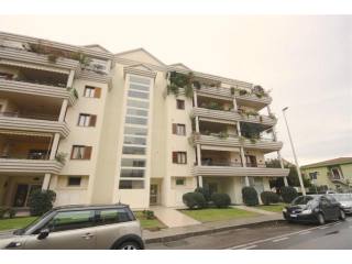 5 Bedrooms - Attic - For Sale