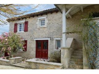 Stunning barn conversion - close to La..