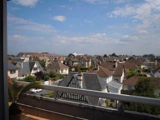2 Bedroom Apartment And Balcony Walking..
