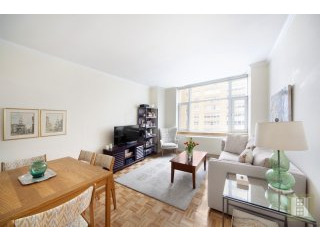 1 bedroom Apartment For Sale: 404 EAST..