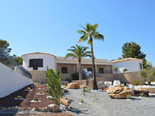 4 Bedrooms - Villa - Alicante - For Sale