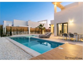 Benijofar is just a few minutes from Rojales, Ciudad..