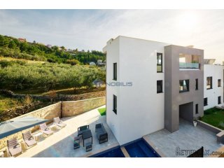Split, Strožanac, luksuzna vila 510 m2, lift, bazen