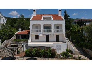 Crikvenica, Dramalj, 378m2, 4 apartm., okućnica, parking