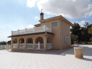 4 Bedrooms - Villa - Alicante - For Sale